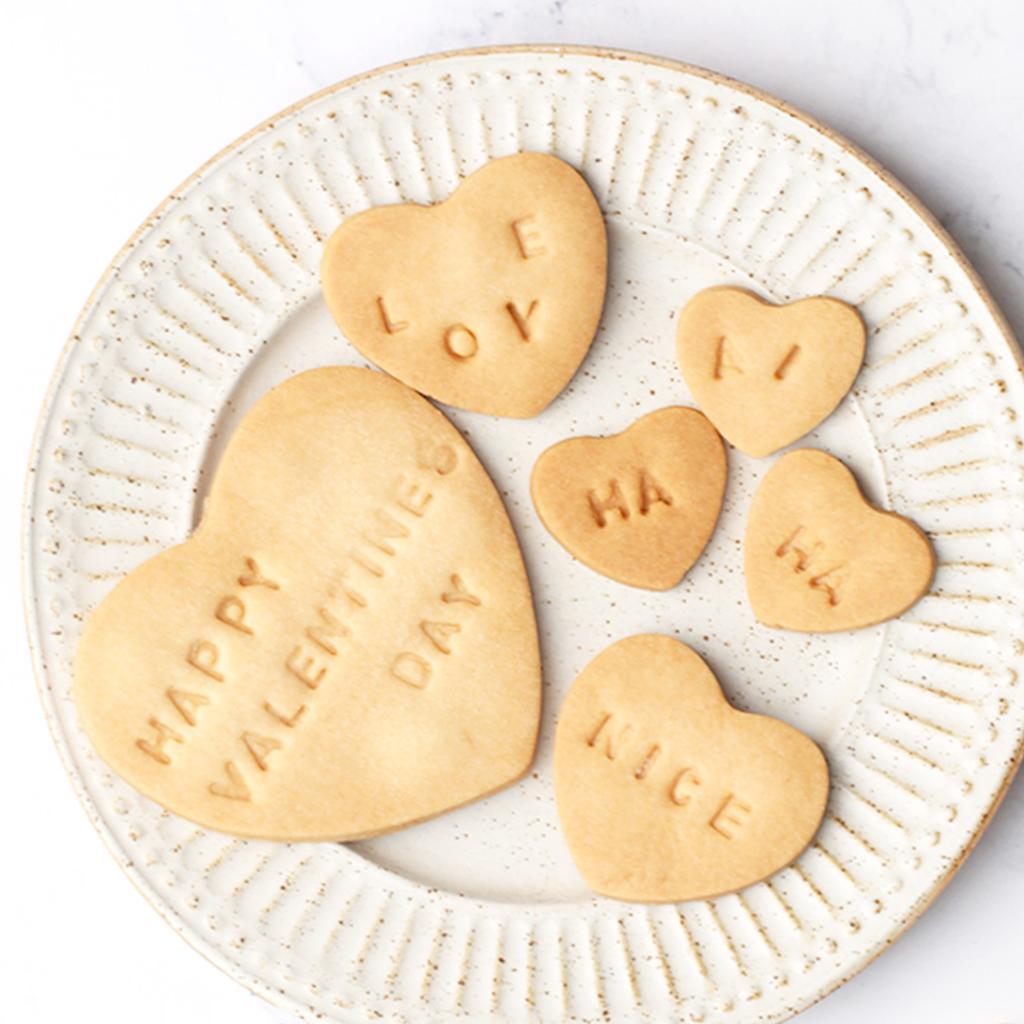 Alphanumeric Number Plastic Biscuit Mold No Sharp Edges and Safe for Children Suitable for Decorating Shop-Buying Biscuits