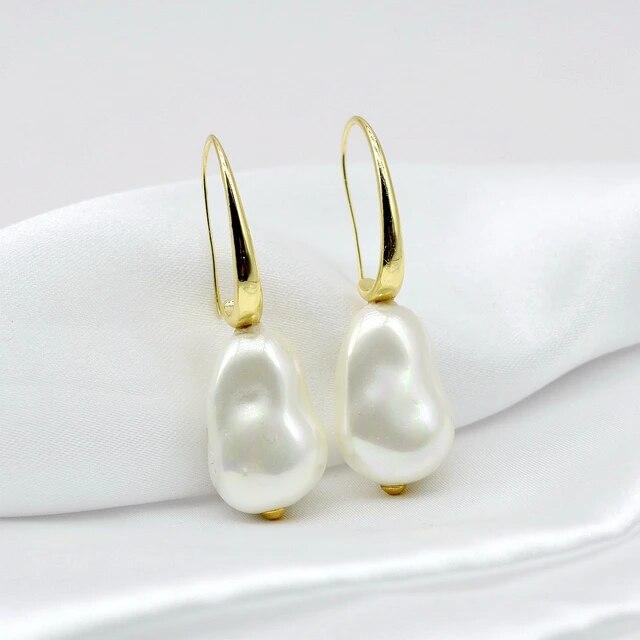 Damen-Ohrringe, weiße Barock-Muschel-Imitat-Perlen-Anhänger, Boho-Stil, Hochzeitsschmuck, modisches Geschenk