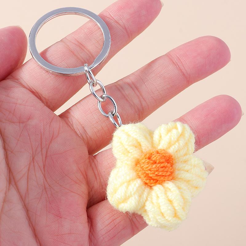 Aihua Hot New Handmade Knitted Keychain Keyring For Women Girl Cute Crocheted Flower Pendants Car Key Ring Handbag Charms Gifts