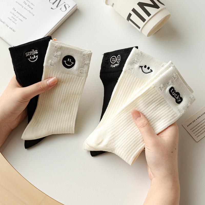 5/10 Pairs Casual Solid Color Socks for Women Spring Summer Mid Calf Cotton Socks Black and White Embroidered Casual College Style Long Socks