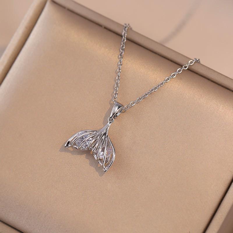 Women's Fashion Heart Pendant Necklace - Elegant, Simple Design, Versatile Clavicle Chain Jewelry