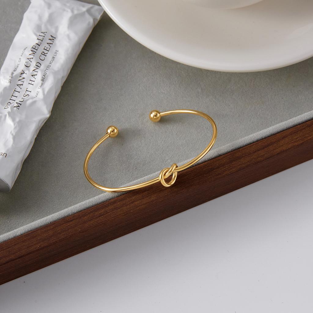 Yori Simple Wire Knotted Heart Open Bracelet Bangle Stainless Steel 18K PVD Plated Toggle-Clasps Statement Jewelry Gift