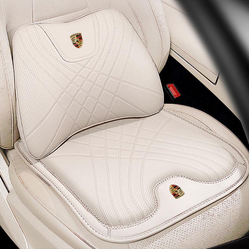 Porsche Jármű Komfort Készlet: Fejtámla, deréktámasz és ülőpárna a nyak és a hát kényelméért a Cayenne, Macan, Panamera, 718 és Taycan modellekben.