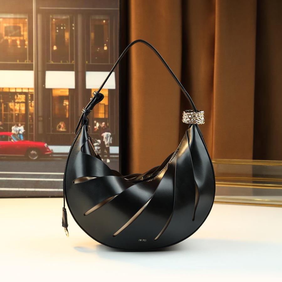 

2025 Autumn Fashion Casual Large Capacity Dumpling Shoulder Bag - Simple Solid Color Design