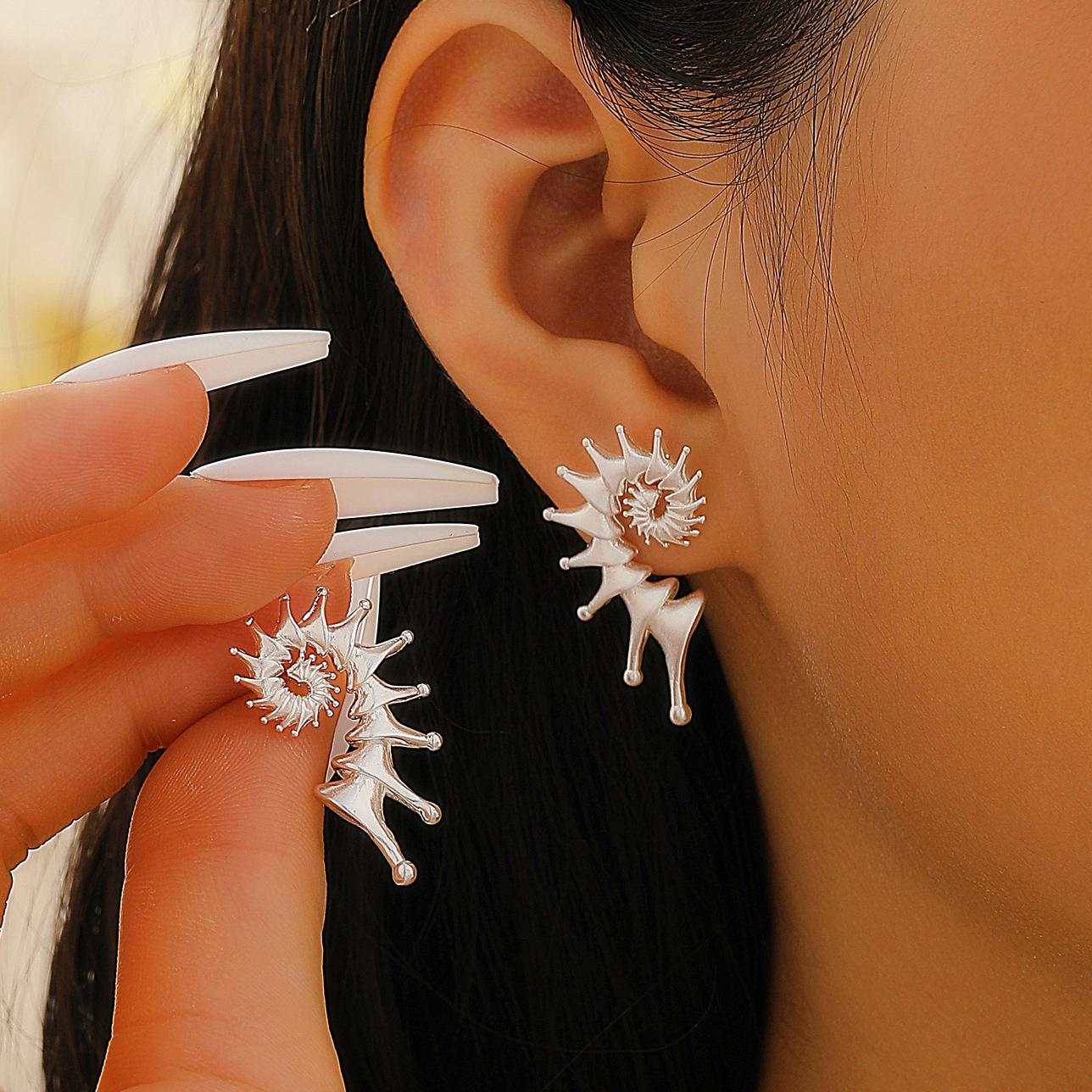 

Vintage Conch Stud Earrings for Women Men s Personality Metal Tail Bone Ocean Zircon Accessories Party Fashion Gifts Zircon