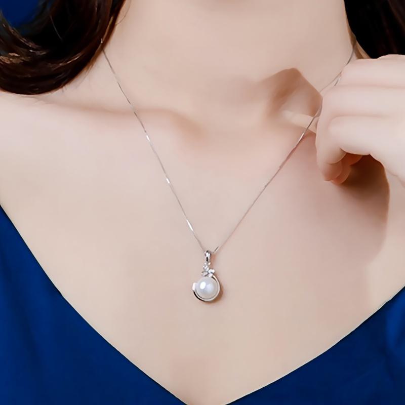 Butterfly Faux Pearl Necklace + 1 Pair of Fashionable Versatile High-end Faux Pearl Earrings Jewelry Set
