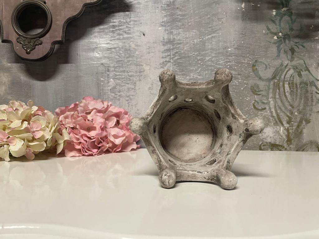 Intentionally aged decorative cement crown