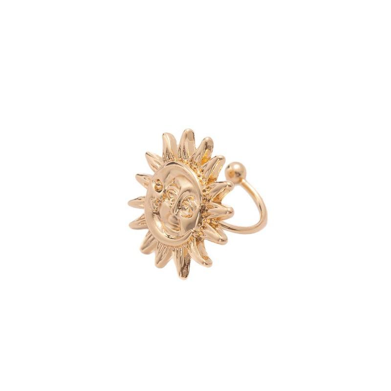 Gold earrings, new alloy jewelry, niche light luxury starfish earrings, women's earbone clips.