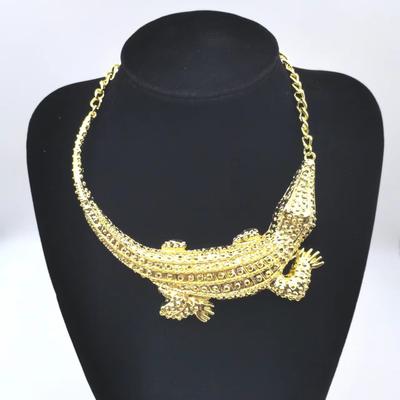 JMXD-Fashion Goldene Krokodil Halskette Übertrieben Persönlichkeit Temperament Artikel