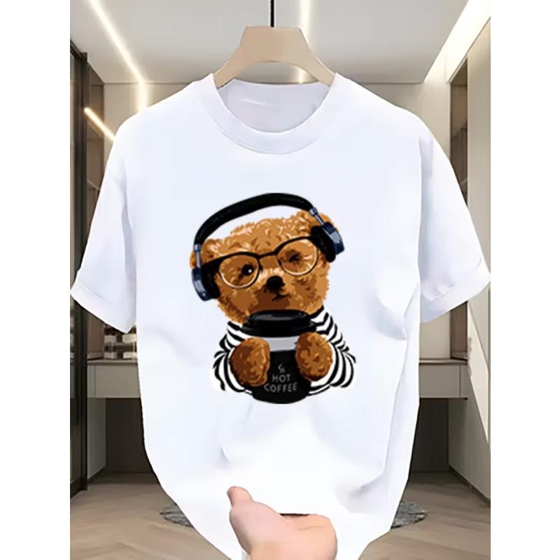 Haut à manches courtes et col rond pour homme, présentant un design unique sur le thème 'Ours Tendance Cool'. C'est tendance, montrant un sens du style