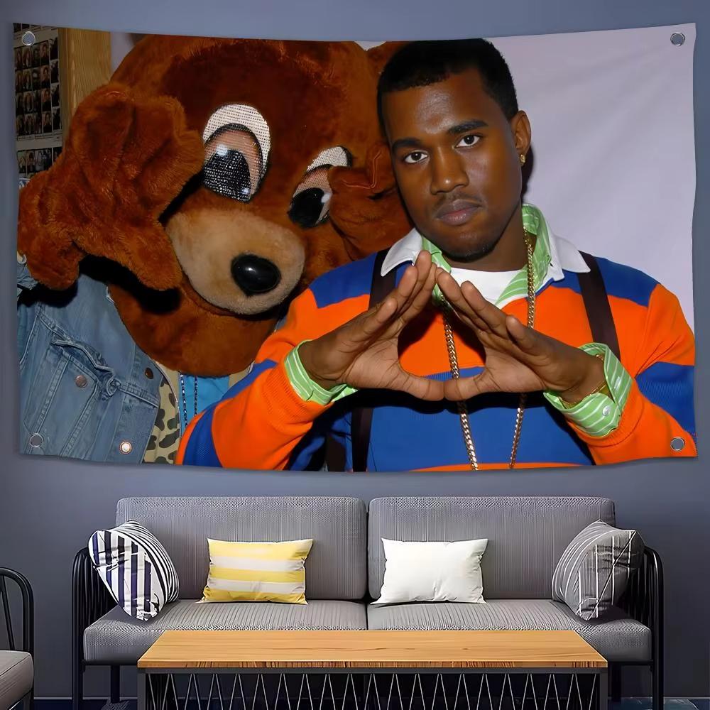 Kanye West Bear College Dropout Rapper Bandiera Arazzo Poster Stendardo Ideale per Bar Birreria Collegio Stanza dei Ragazzi Decorazione