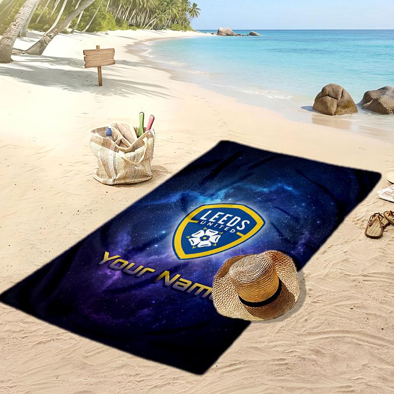 Leeds United Gepersonaliseerde Bedrukte Strandlaken Voetbal Logo Steun Aangepaste Naam Tekst Absorberende Handdoek Voor Sport Reizen Speciaal Cadeau