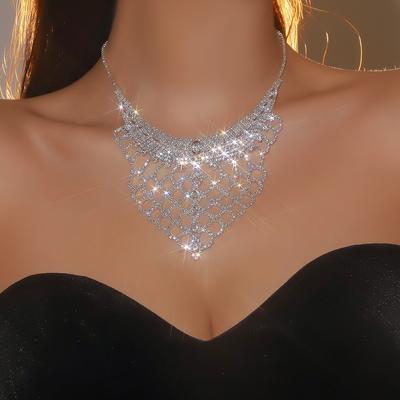Europäische und amerikanische Luxus-Halskette mit geometrischem Hohl-Strass für Damen, modische High-End-Artikel, Brautschmuck
