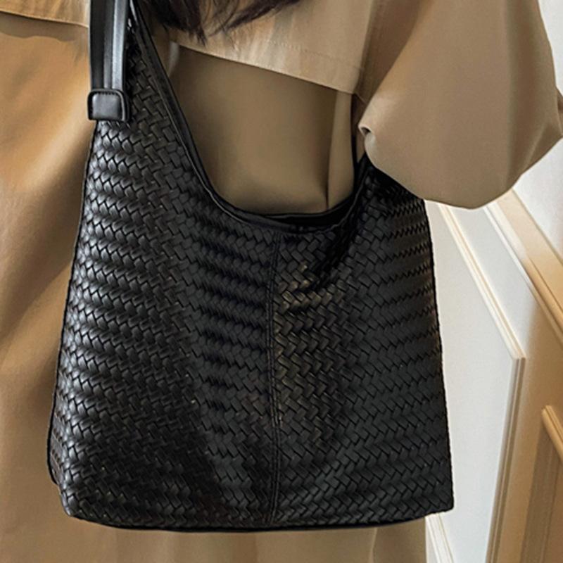 Retro Fashion Woven Tote Bag Women's Korean Version of Work Commuting 2025 New Autumn Trend Foreign Shoulder Bag