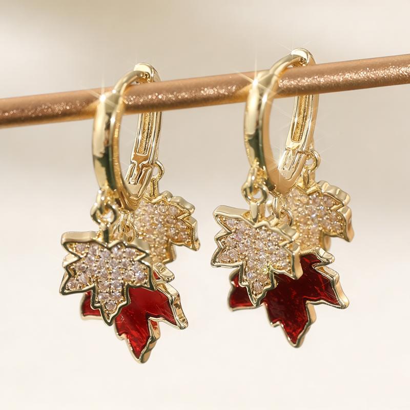 Shine Gold Color Inlaid Cubic Zirconia Copper Dangle Women's Earrings Hand Carved Maple Leaf Earrings Woman Fashion Zircon