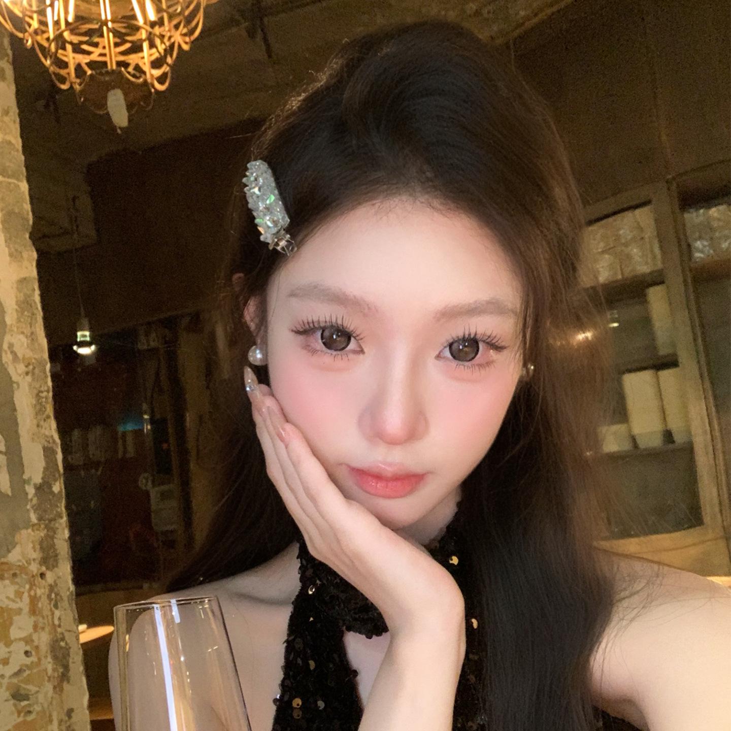 

Korean Luxury Zircon Hair Clip: Women s Side Clasp Hairpin for Bangs and Hair Accessories