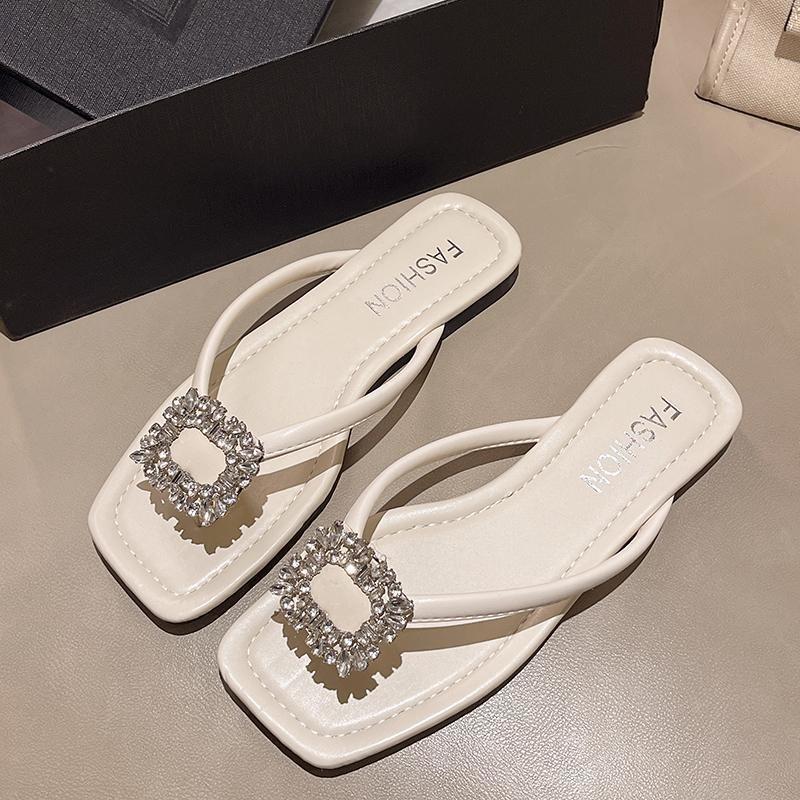 Flip-flops for women's outerwear 2025 summer new fashionable versatile rhinestone flat bottom pinch foot beach anti-skid sandals tide