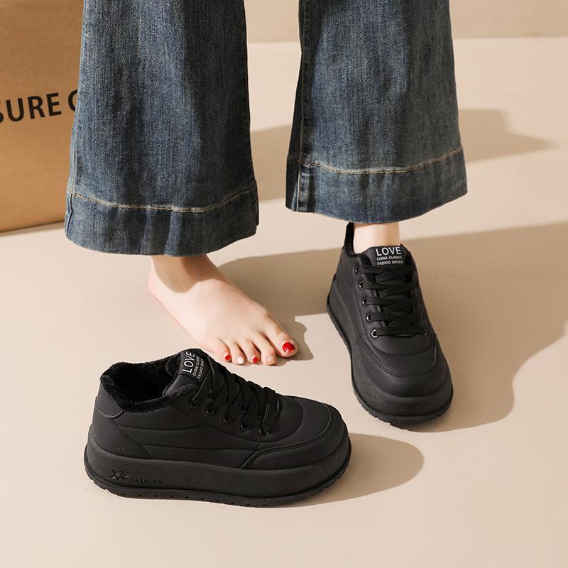 Winter Women's Retro Warm Plush Low Top Vulcanize Shoe Fashion Versatile Comfortable Velvet Non Slip Chunky Cotton Sneakers