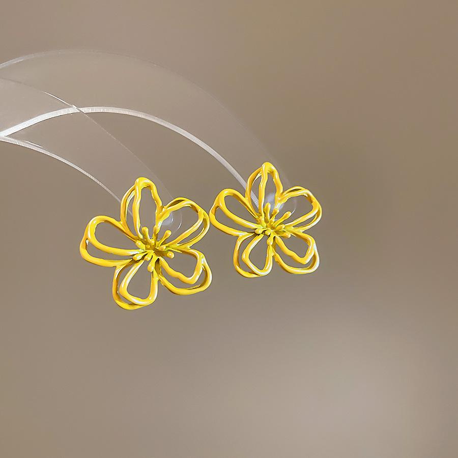 Серьги-пусеты в виде полых цветов, модные и милые, нишевый дизайн, личность, высокий темперамент, универсальные серьги для женщин