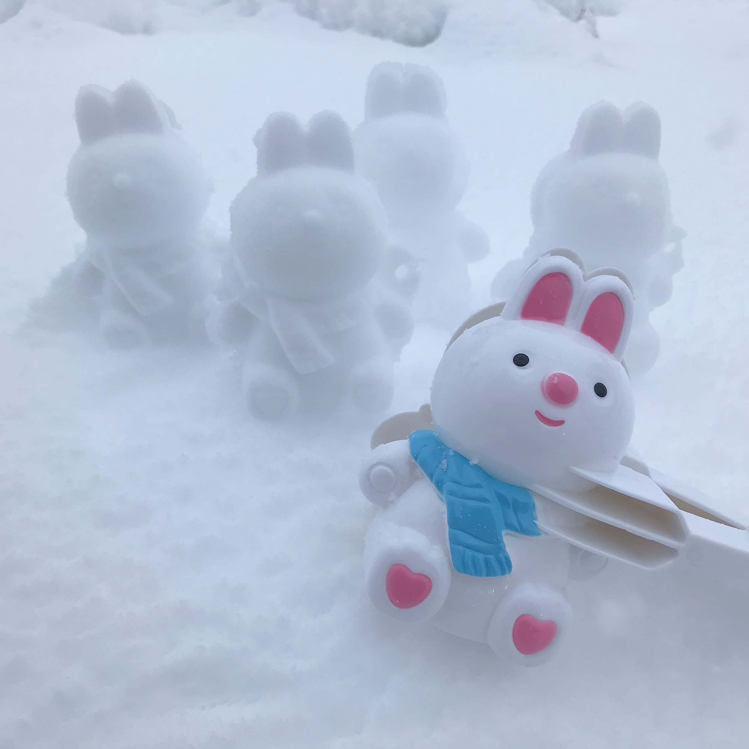 

Милый снеголеп в форме кролика (белый кролик)