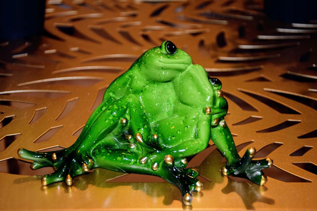 Frog Figurine - A Pair of Lovers In Embraces 8.5X17X11