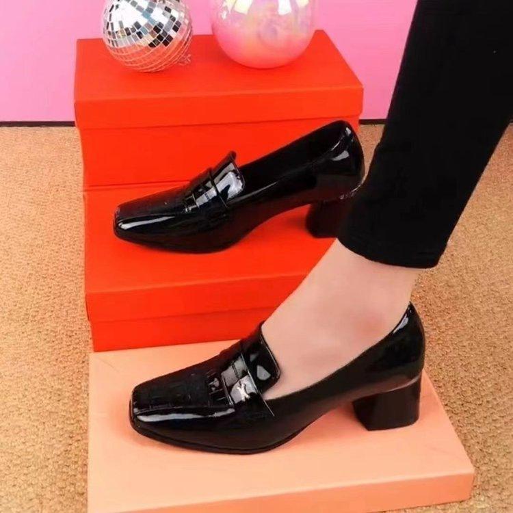 Thick heel square head single shoes New autumn soft leather British style small leather shoes Spring middle heel patent leather