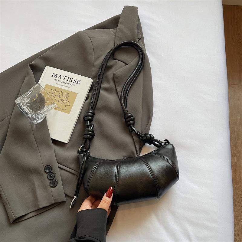 Korean version of fashion dumpling bag women's 2025 summer new trendy simple casual shoulder bag texture versatile niche women's bag