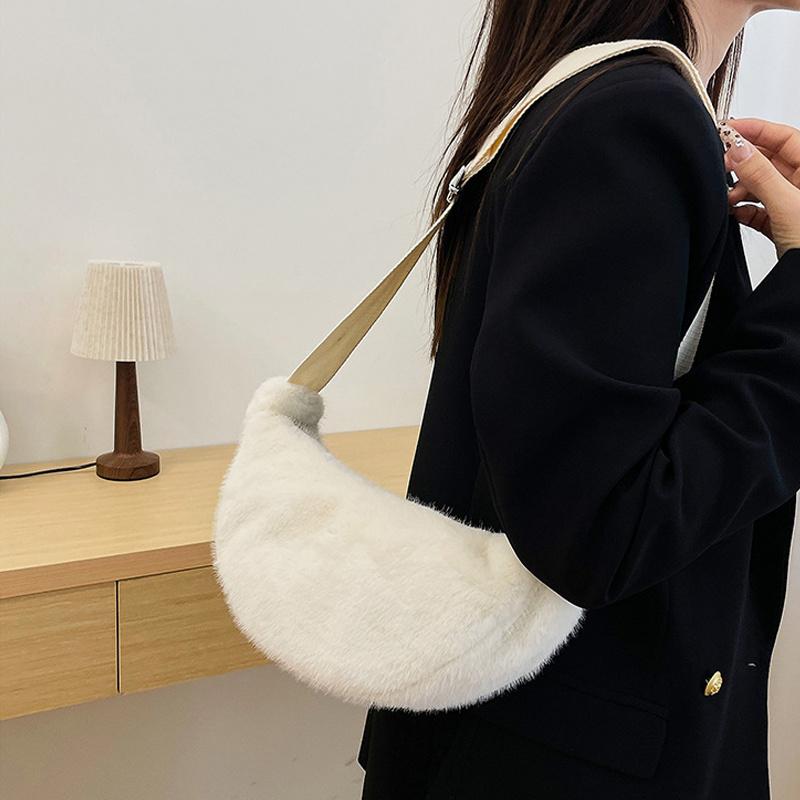 Yogodlns Women Crossbody Plush Bag Autumn Winter Hairy Hobo Bag Casual Versatile Shoulder Bag Fashion Lightweight Underarm Bag