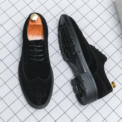 Moda Moda Sapatos Masculinos Planos com Design Esculpido Sapatos de Couro Clássicos para Negócios Mocassins Masculinos Versáteis de Camurça para o Verão Novos