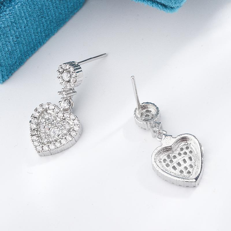 Boucles d'oreilles classiques pour femmes Mode Diamant Cœur Zirconia Pendentif Boucles d'oreilles Haute Qualité Bijoux de Fête Cadeau d'Anniversaire