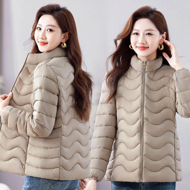 Зимняя женская хлопковая куртка Женская свободная короткая легкая хлопковая куртка Женская корейская версия Приталенная хлопковая куртка Куртка со стоячим воротником M