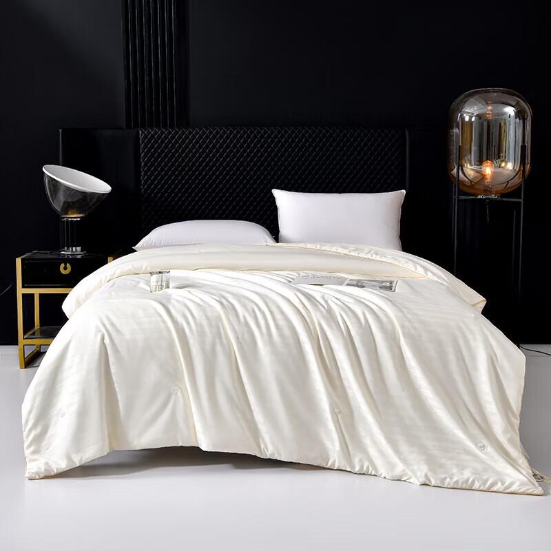 Fangwang Tussah Silk Quilt & Cotton Jacquard 4-Piece Bedding Set