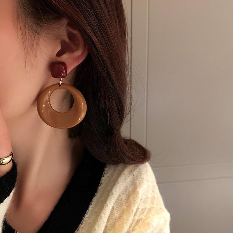 French retro Hong Kong style large circle earrings women's fashion design high-end geometric exaggerated earrings earrings