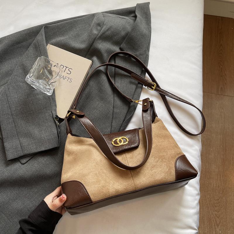 Suede bag women's large capacity 2025 new autumn and winter niche matte retro messenger bag underarm commuter bag