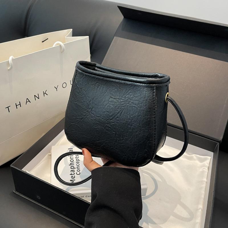 

Сумка Корейская высококачественная универсальная сумка-ведро осень-зима 2024 года, новая нишевая женская сумка-мессенджер в стиле ретро чёрный