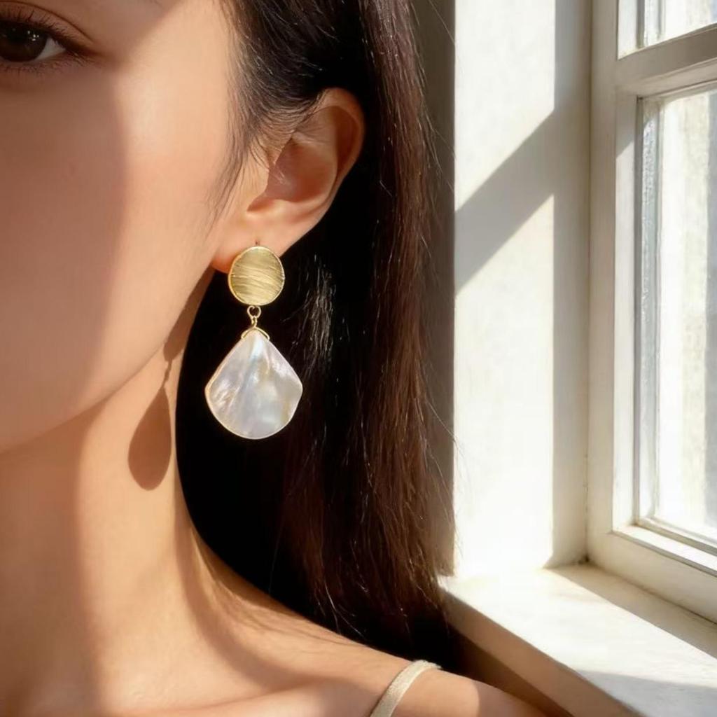 Retro Fan-Shaped Gold Mother-of-Pearl Shell Earrings for Women - Vintage French Stud Design