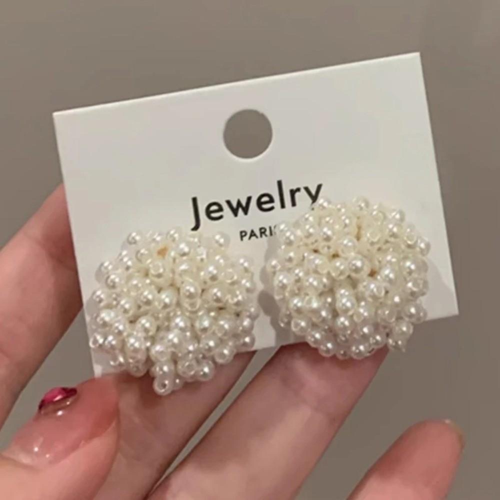 Hollow Out Pearl Earrings Gentle White Stud Earrings Elegant Ear Accessory Party Wear