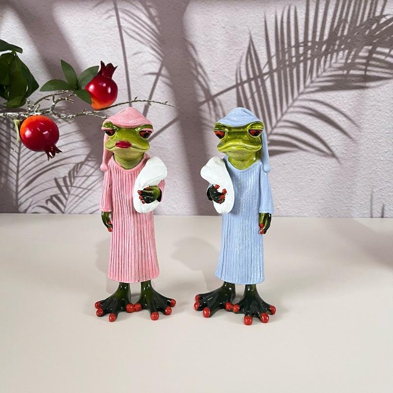 Couple Frog Statue Creative Frog Painter Fashionable Outdoor Vacation Frog Resin Sculpture Home Interior Desktop Decoration