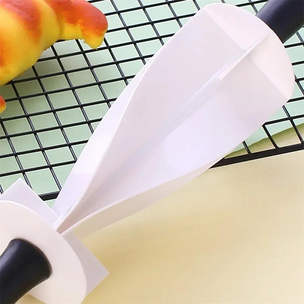 1pc Croissant Dough Cutter Plastic Quick Easy Rolling Mold with Handle Puff Pastry Roller Kitchen Mold Baking Tool
