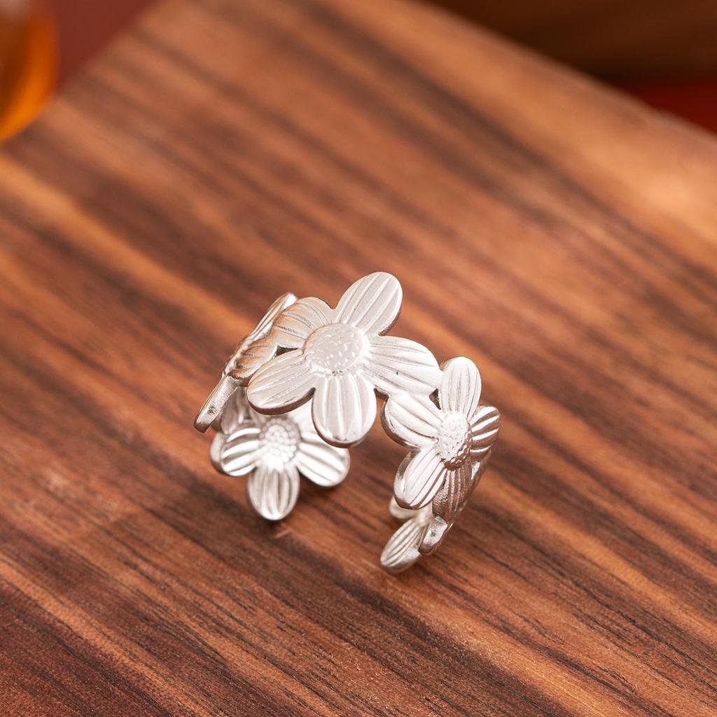 Chrysanthemum Stainless Steel Non-Fading Daisy Ring - Titanium Steel Open Design with Vacuum Electroplating.