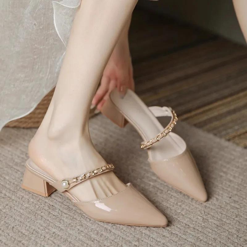 Fashion Pointed Toe Rhinestone Pearl Elegant Low Heel Back Air Slipper for Women Summer Wear Block Heel Wrapped Half Slippers