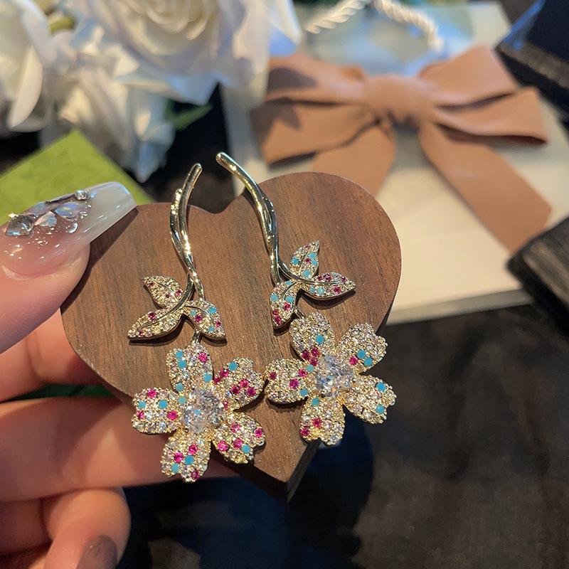Creative Design Light Luxury Asymmetrical Flower Earrings Fashion Zircon Cherry Blossom Catwalk Dress Earrings