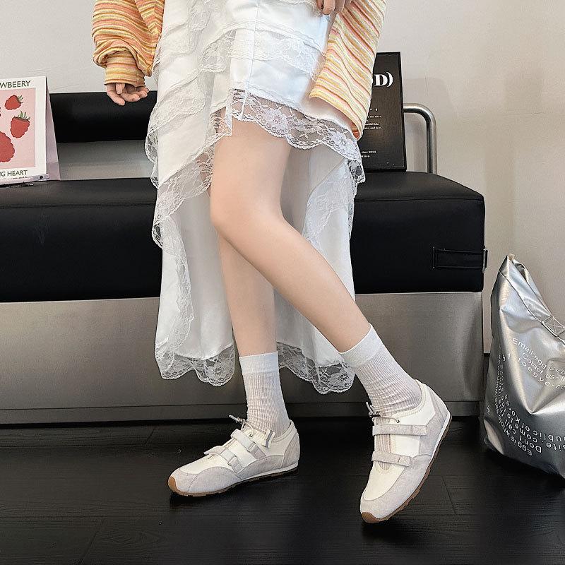 Scarpe Mary Jane con Velcro da donna primavera ed estate nuove in pelle traforata scarpe da ginnastica tedesche bocca bassa non stancano i piedi scarpe casual