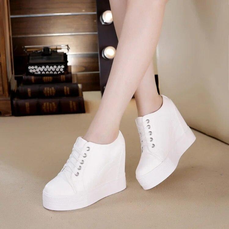 2026 Wiosna Lato Płaskie Buty na Platformie Damskie Modne Sneakersy Niskie 11cm Zwiększające Wysokość Damskie Markowe Czarne Białe