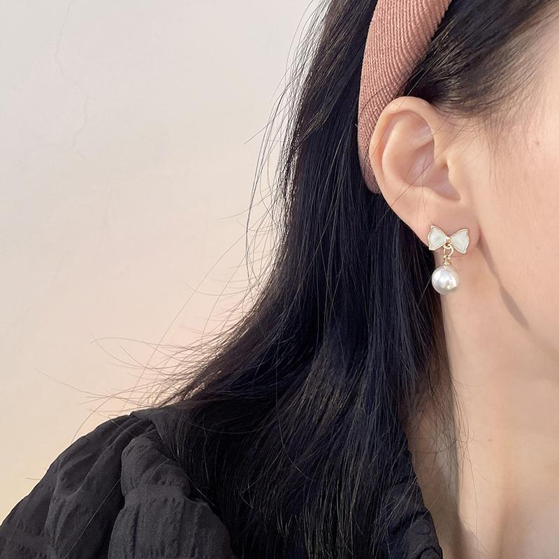 1Pair Korean Style Fashion Simple Personality Exquisite Temperament Earrings Bow Knot Shell Pearl Earrings Women'S Jewelry