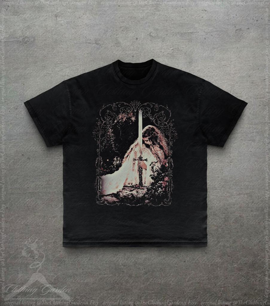 Mittelalterlicher Ritter Grafik-T-Shirt, Vintage Stil Dunkle Kunst T-Shirt für Männer Frauen, Gotisches Schwertkämpfer Oberteil, Dark Academia Shirt, Unisex T-Shirt