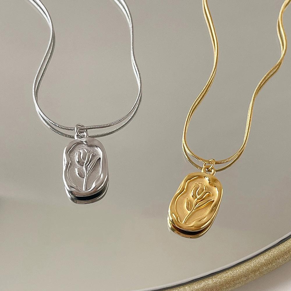 Stainless Steel Necklace Exquisite Simple Engraved Rose New Design Suspension Necklace For Women Zircon Fashion Banquet Gifts