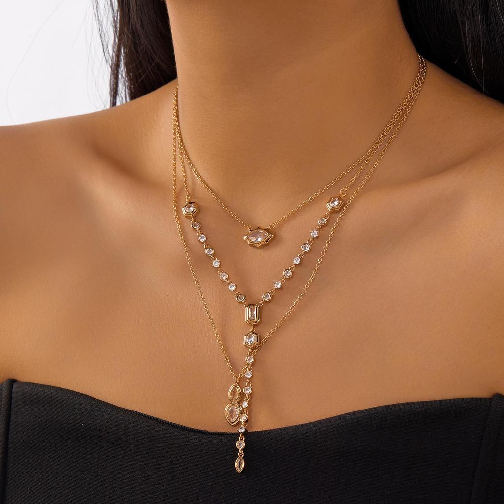 European Trendy Copper Pendant Necklace with Zirconia Water Drop Design