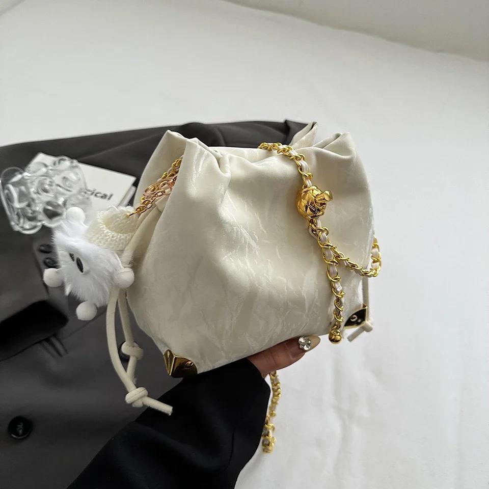 Women's Small Texture Bucket Bag Crossbody Bag Stylish Chain Traveler Leisure and Travel Popular