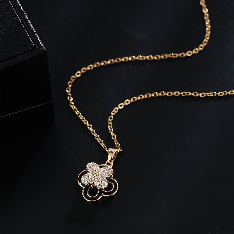 Chic Four-Leaf Clover Necklace for Sweet-Tempered Girls